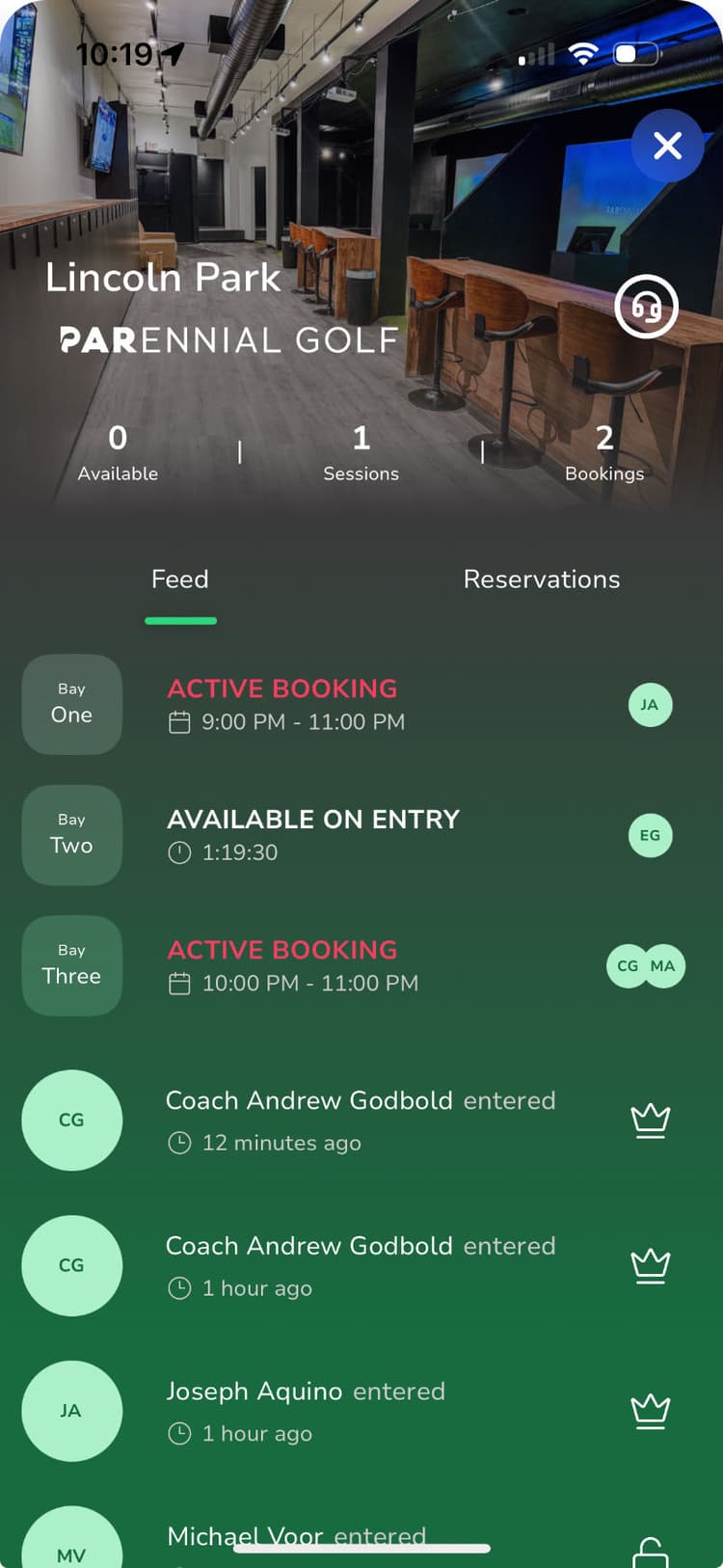 PARennial Golf app screenshot showing real-time simulator bay availability status with available bays highlighted